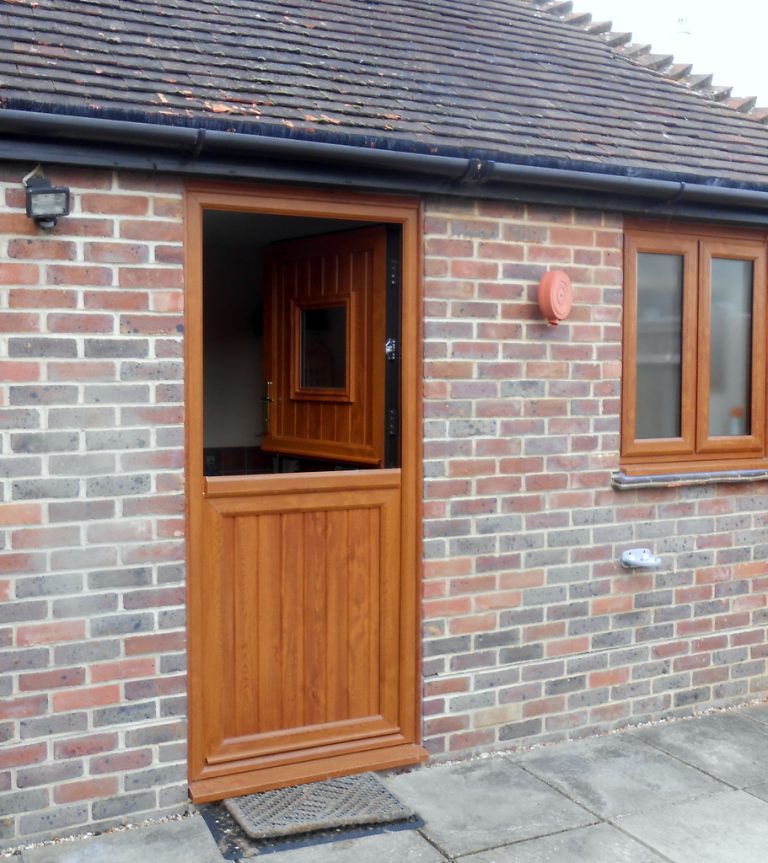 golden-oak-upvc-stable-door-window-countryman